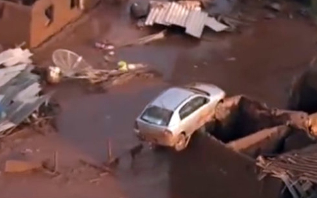VIDEO: Kinh hoàng vỡ đập tại Brazil, ít nhất 17 người chết
