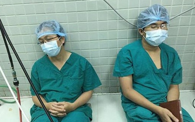 Làm bác sĩ ở Việt Nam sướng hay khổ?