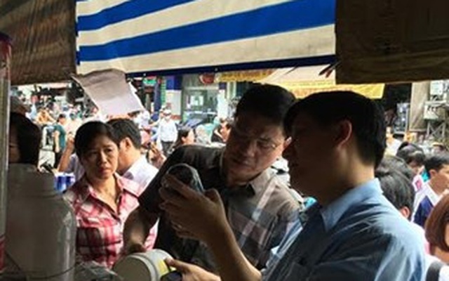 Thứ trưởng Bộ Y tế kiểm tra 'chợ thần chết' Kim Biên