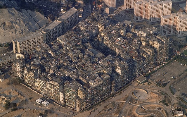 Bức tranh toàn cảnh thành phố bẩn thỉu và đông dân nhất Hong Kong