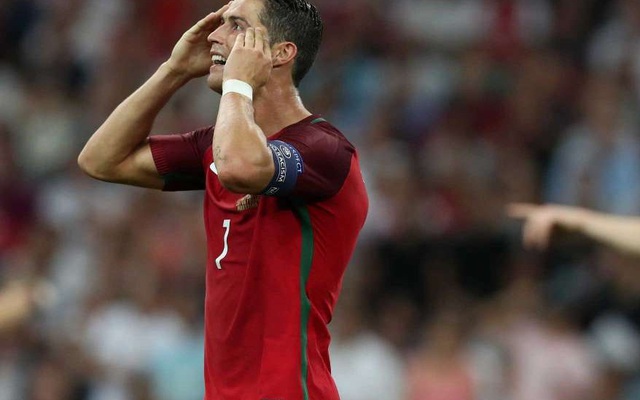 Uẩn khúc sau trận đấu siêu tệ của Ronaldo trước Ba Lan