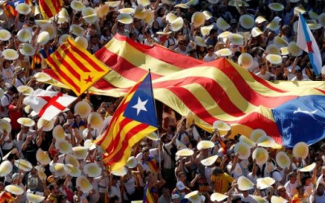 Gần 1 triệu người xứ Catalonia biểu tình đòi tách khỏi Tây Ban Nha