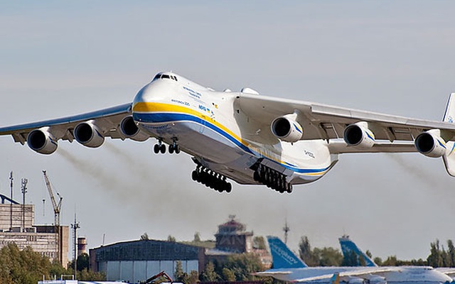 Ukraine giải thể Công ty chế tạo máy bay Antonov