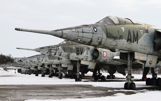 Khám phá bí mật nơi cất trữ hàng trăm chiến đấu cơ Mirage của Không quân Pháp
