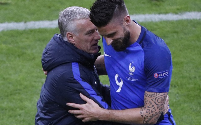Pháp đại thắng Iceland, HLV Deschamps vẫn đau đầu vì hàng thủ