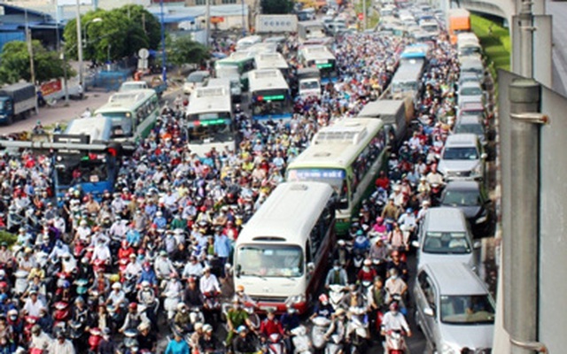 Ngày đầu năm: 22 người chết vì giao thông, ùn tắc nghiêm trọng