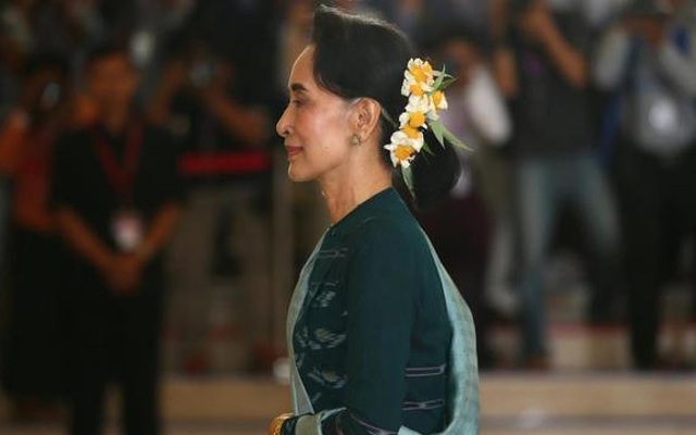 Bà Suu Kyi phẫu thuật thành công