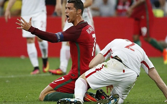 "Bom xịt" Ronaldo tỏa sáng luân lưu, Bồ Đào Nha hú vía vào BK