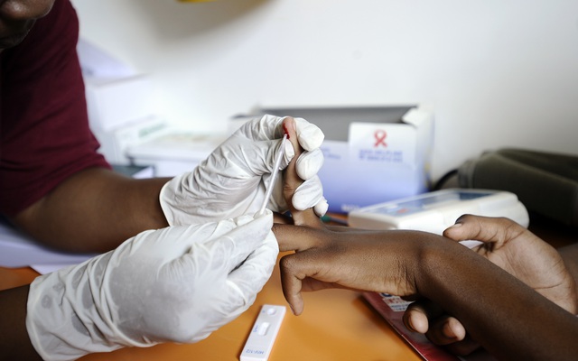 5.400 người đã quan hệ tình dục xin thử vắc-xin: "Cái đinh cuối cùng" của cỗ quan tài HIV
