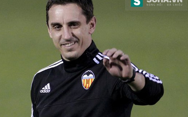 Gary Neville được hàng thải Real “cứu sống” trong gang tấc