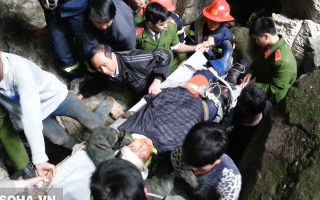 Cứu người thám hiểm rơi xuống hang động sâu ở Lai Châu