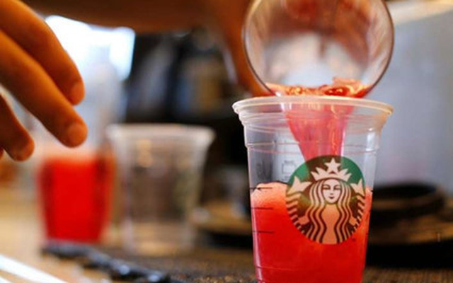 Starbucks bị kiện 5 triệu USD vì thức uống 'quá nhiều đá'