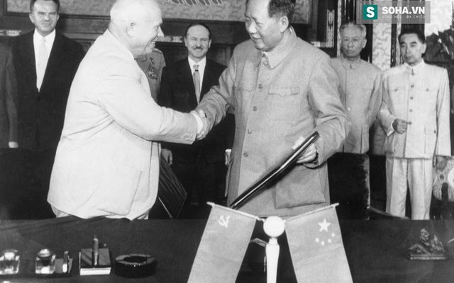 Trung Quốc để lỡ khoản viện trợ lớn của Liên Xô chỉ vì một chữ