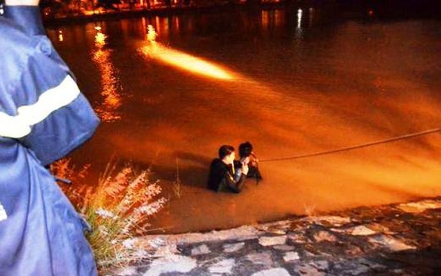 Tìm thấy người mẹ ôm 2 con nhảy sông tự tử ở Sài Gòn