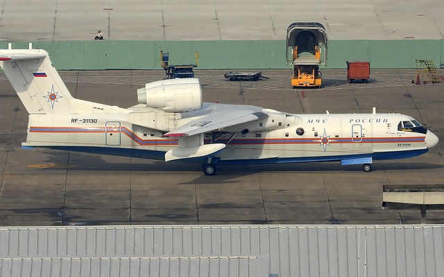 Thủy phi cơ siêu hạng Be-200 của Nga xuống Tân Sơn Nhất