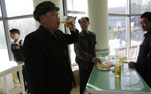 Phong cách uống bia đặc biệt ở Triều Tiên