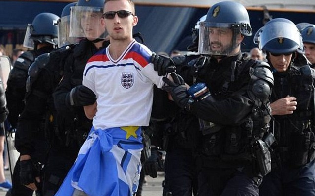 Pháp xử 7 CĐV Anh tấn công cảnh sát trong cuộc "hỗn chiến" Marseille