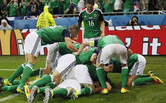 Ukraine 0-2 Bắc Ireland: Đức lâm thế khó!