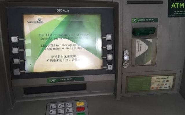 Người dân bực tức vì ATM Vietcombank ngừng giao dịch