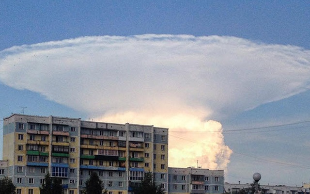 24h qua ảnh: Đám mây hình nấm bí ẩn giống vụ nổ hạt nhân ở Nga