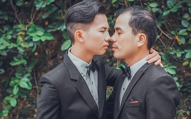Khoảnh khắc hạnh phúc của cặp đôi đồng tính Thanh Hóa