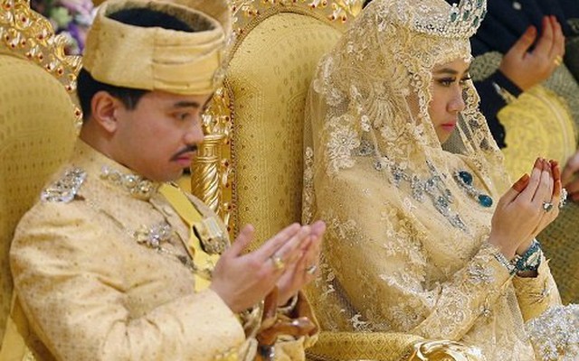 Tục "phủ" vàng trong đám cưới ở nhiều quốc gia
