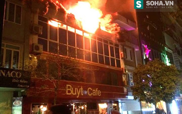 Buýt Cafe cháy lớn, hàng trăm người hoảng loạn trong đêm