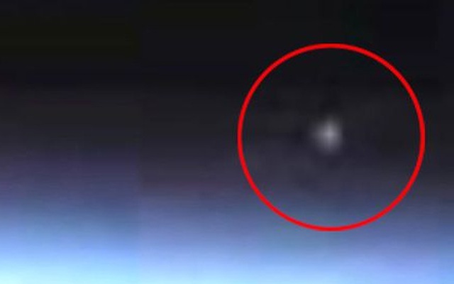 NASA ngừng truyền phát trực tiếp từ ISS vì UFO xuất hiện?
