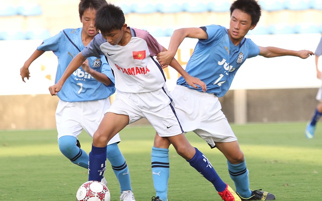 U.13 bóng đá học đường thua đội bóng trẻ của J.League