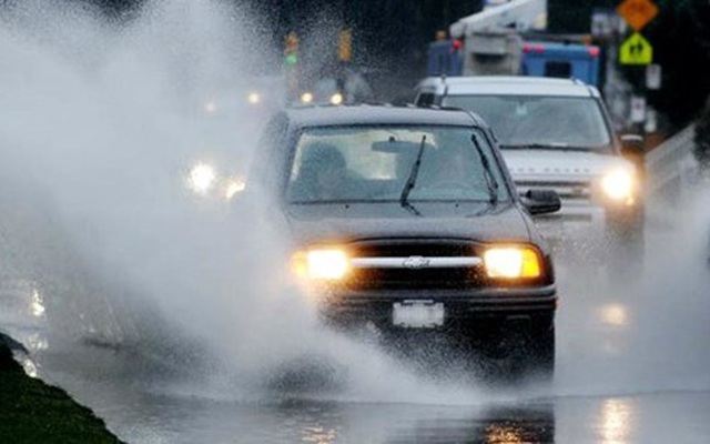 5 mẹo giúp lái xe an toàn khi đi trong trời mưa giông lớn