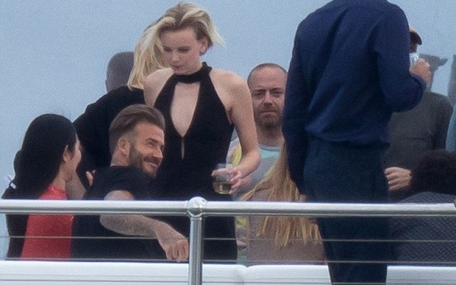 Fan tá hỏa khi thấy Beckham thân mật với gái lạ trên du thuyền 880 tỷ VNĐ