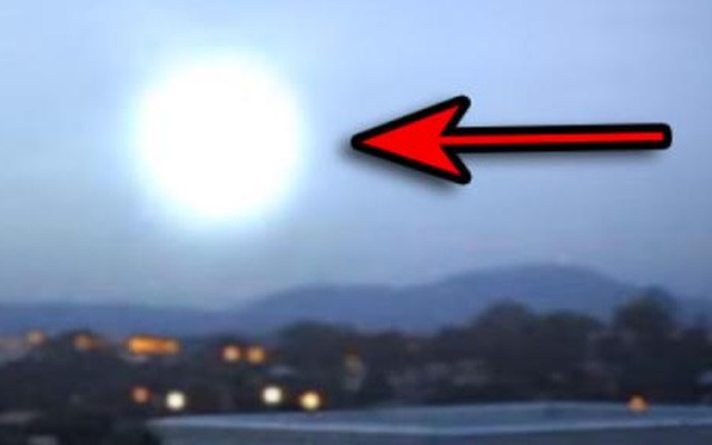 [Video] Cận cảnh vật thể lạ nghi UFO gây chấn động khắp 3 châu