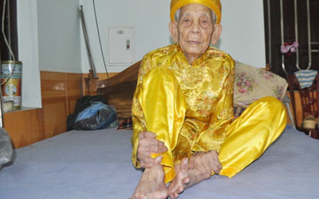 Gặp cụ ông 105 tuổi có bàn chân Giao Chỉ