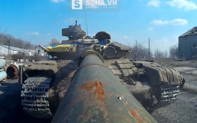 Xe tăng Ukraine selfie cùng ống kính camera