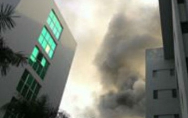 Cháy kinh hoàng ở tòa nhà Toyota Mỹ Đình, có người kẹt thang máy