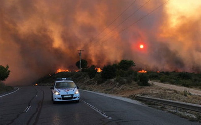 Cháy rừng ngoài tầm kiểm soát, Pháp sơ tán 10.000 dân