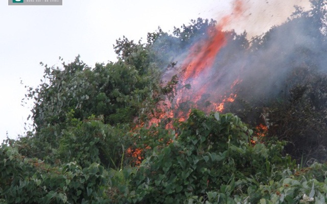 Rừng Nam Hải Vân lại bùng cháy sau nhiều tiếng nổ lớn như bom