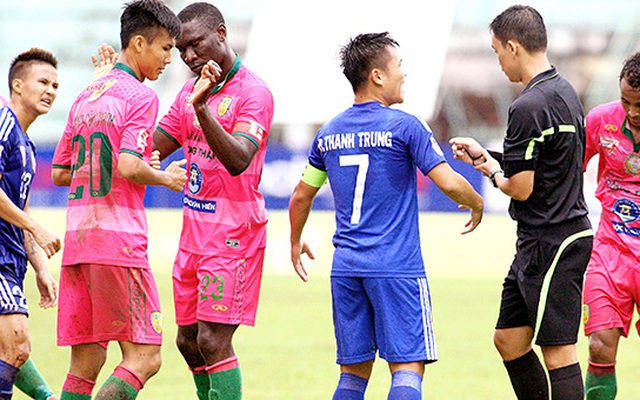 HLV Hoàng Văn Phúc : "Công tác trọng tài tại V.League có vấn đề"