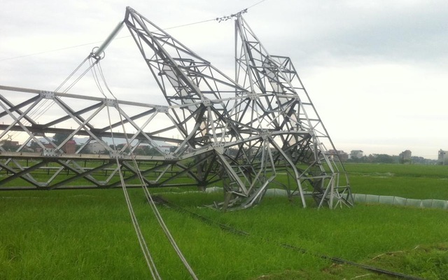 Cột điện đường dây 500kV đổ hàng loạt vì mưa giông