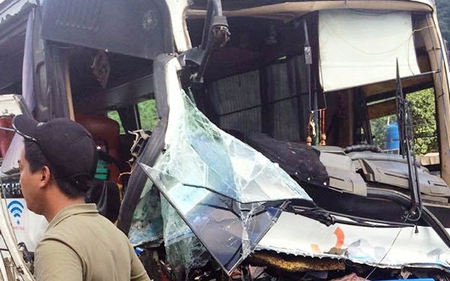 Vụ xe tải cứu xe khách trên đèo Bảo Lộc: Phạt xe khách 10,5 triệu đồng