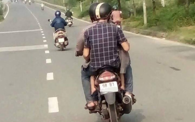 Công an vào cuộc vụ "phát hiện 2 cháu bé bị trùm kín đầu"