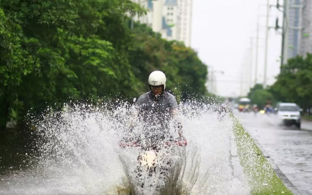 Những kiểu "đi xe không biết vội gì" vào ngày mưa