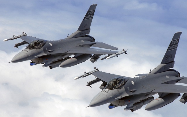 Việt Nam sắp được Mỹ "biếu không" 24 tiêm kích F-16?
