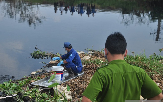 Kinh hoàng phát hiện thi thể không đầu dưới dòng kênh