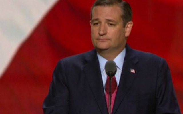 Ted Cruz "làm nhục" Donald Trump giữa đại hội của đảng Cộng hòa