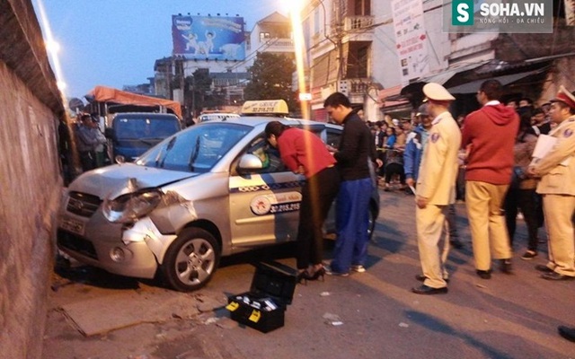 Vụ taxi đâm 2 bà cháu: Tài xế ra trình diện, cháu bé khó qua khỏi