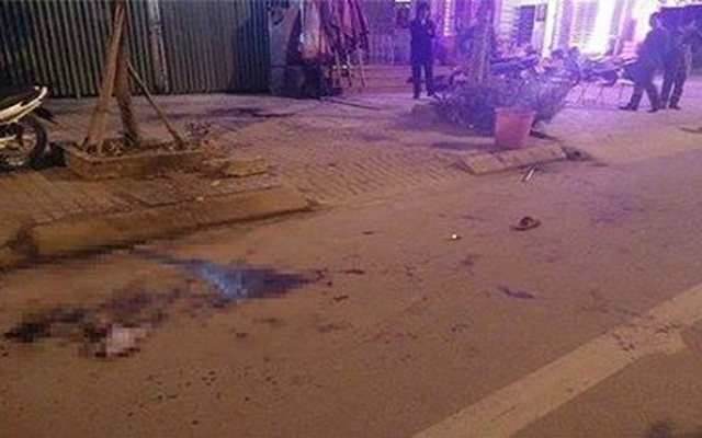 Hỗn chiến gần cổng công an huyện, 3 người thương vong