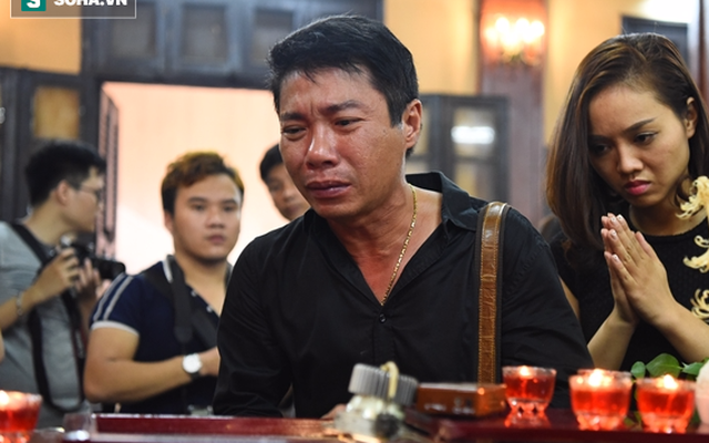 Người thân khóc ngất trong giờ khắc tiễn biệt nghệ sĩ Hán Văn Tình
