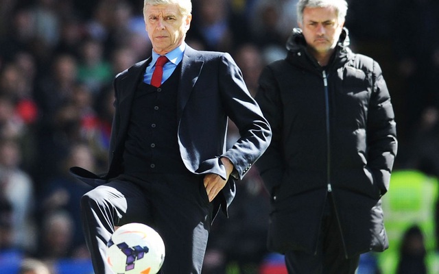 Đứng cạnh Mourinho, Wenger chỉ là gã hà tiện lỗi thời