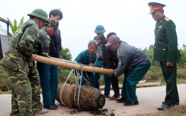 Bộ Chỉ huy quân sự Hưng Yên trục vớt thành công quả bom 450kg